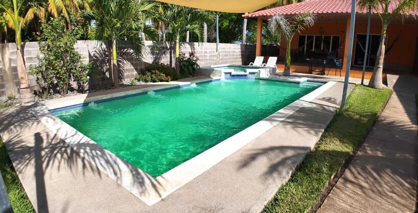 - El Salvador Realty