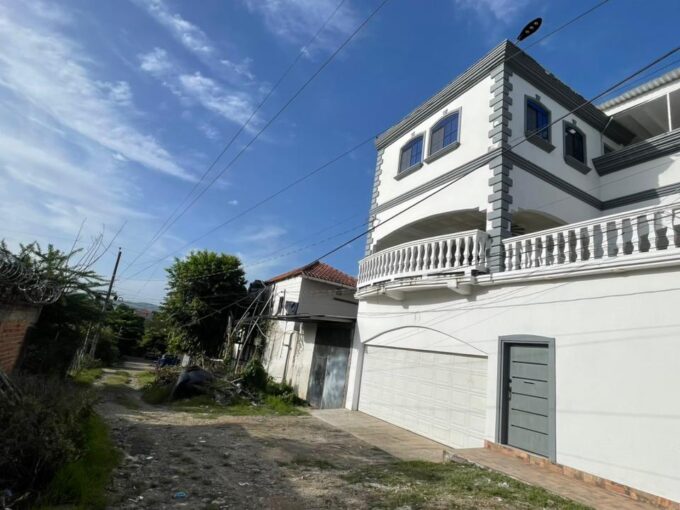 - El Salvador Realty