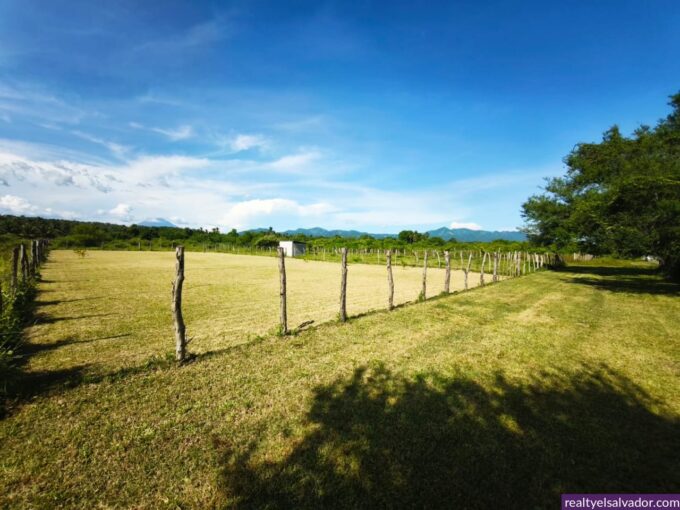 - El Salvador Realty