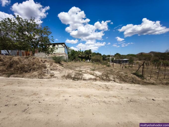 - El Salvador Realty